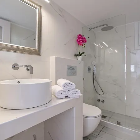 Golden Rose Elegant Vacation 公寓